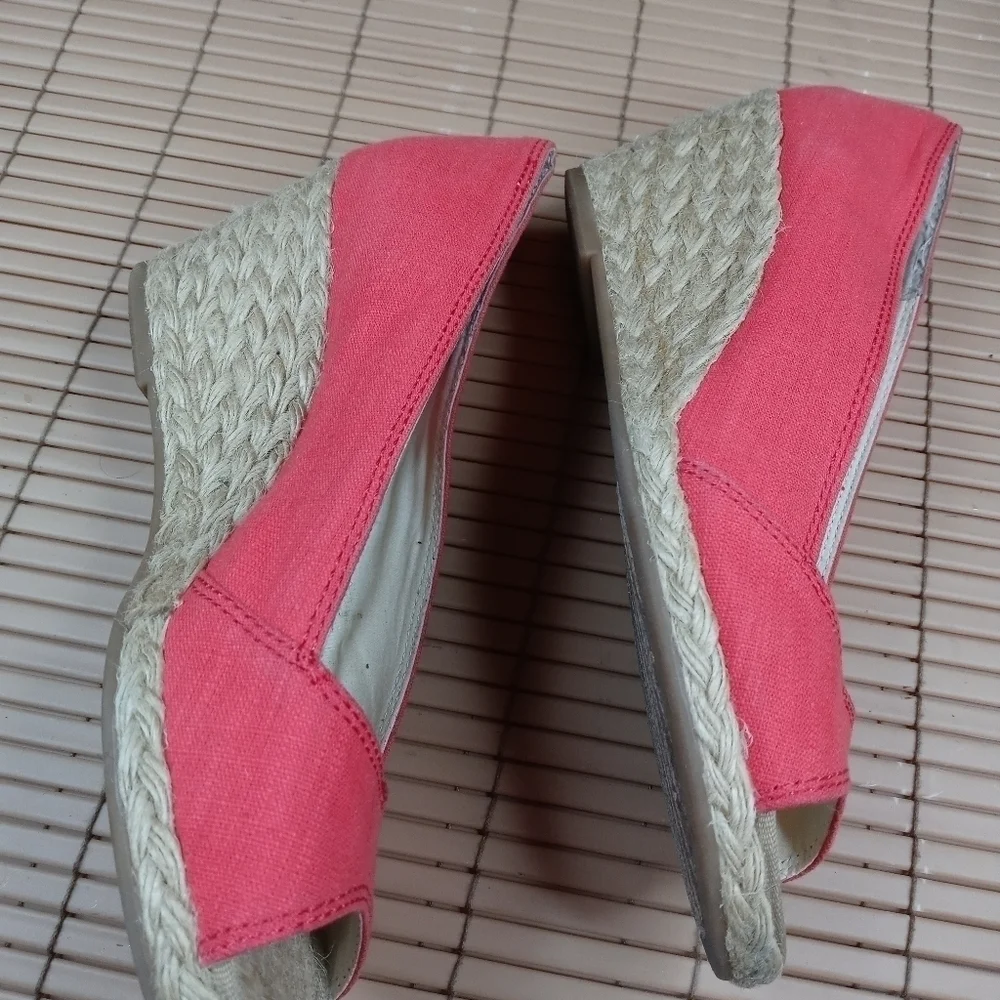 Lucky Brand women's rHot pink fabric espadrille platform sandals. 3